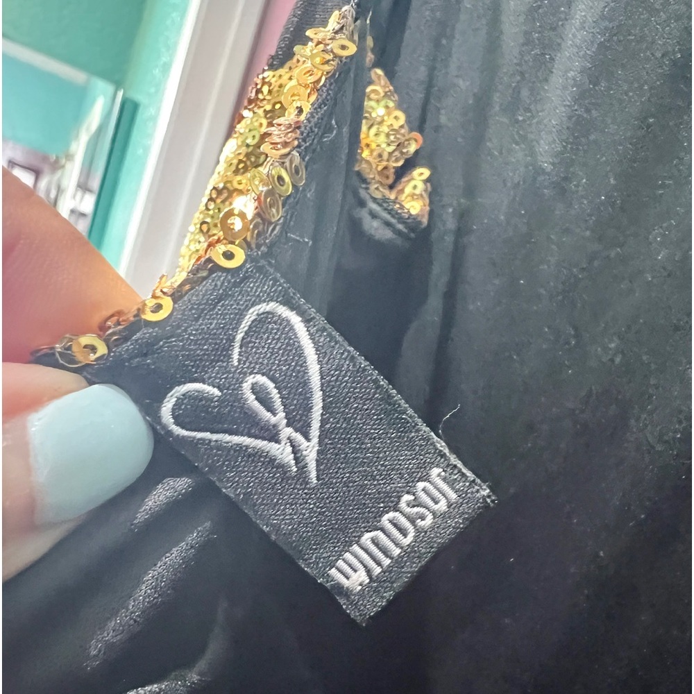 👑✅PRICE FIRM✅ Beautiful Formal Gold & Black Sequin Long Gown - Picture 5 of 13